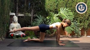 10min everyday full body hourglass pilates workout // no equipment + beginner friendly