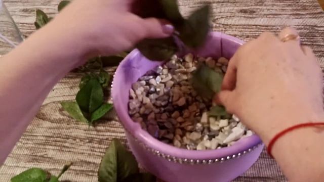 ДЕКОРАЦИЯ ВАЗЫ , РОЗЫ ИЗ БУМАЖНЫХ ПОЛОТЕНЕЦ
