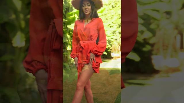 Очаровательный женский комбинезон для прогулок смотреть онлайн