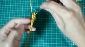 Making a praying mantis from wire