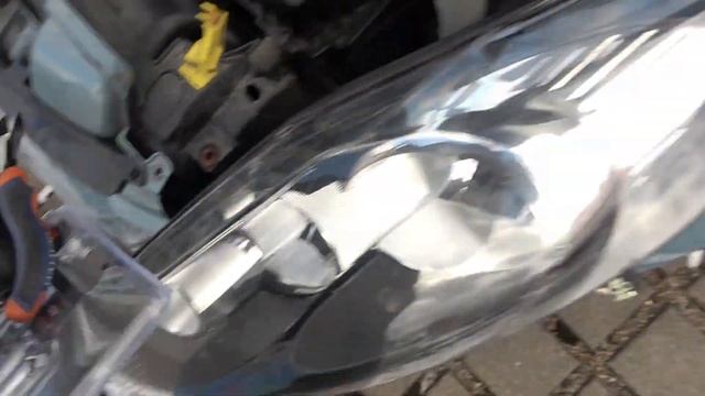 ЗАМЕНА лампы БЛИЖНЕГО СВЕТА в фаре FORD FIESTA Форд Фиеста 2009 САМОСТОЯТЕЛЬНО смотреть онлайн