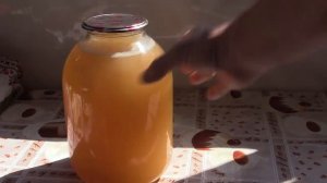 Вкусный, резкий и быстрый квас с кофе лимонной кислотой и изюмом