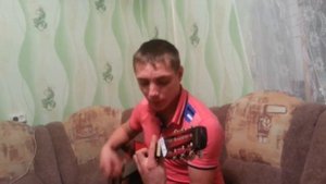 Вот и помер дед максим на гитаре
