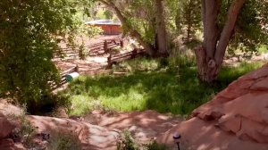 Современный дом в пещере.