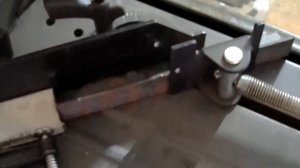 Пилю уголок на монтажная пиле AEG SMT 355.