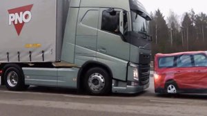 Автоматическая система экстренного торможения грузовика Вольво
