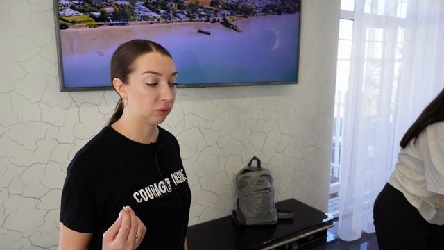КАКИЕ ВЫБРАТЬ ШТОРЫ В ГОСТИНУЮ ? И КАК ВЫБРАТЬ ШТОРЫ НА ОКНА В ЗАЛ ? МОДНЫЕ ШТОРЫ В ИНТЕРЬЕРЕ ?♀️