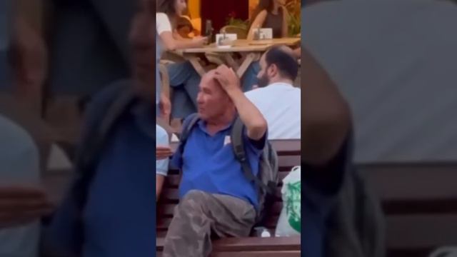 Вика Романец пранкует.