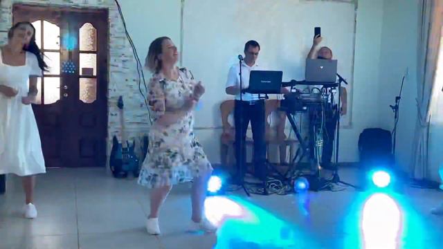 Танець на день народження Оксани🥳🤟🏻 смотреть онлайн