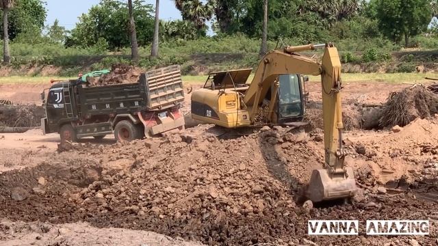 Amazing Wheels Lording and digging Operations#usa #canada смотреть онлайн