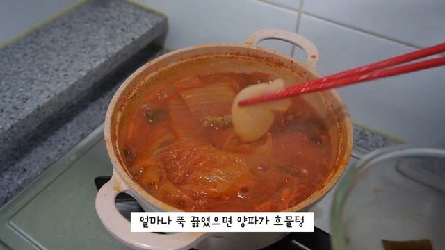 ENG)vlog🍡한여름에 사서 고생하는 스타일 | 회오리감자튀김, 야채튀김, 항정살볶음, 냉우동, 김밥단무지 만들기, 냉털김밥, 킹뚜껑 컵라면, 등갈비 김치찜 | 자취요리