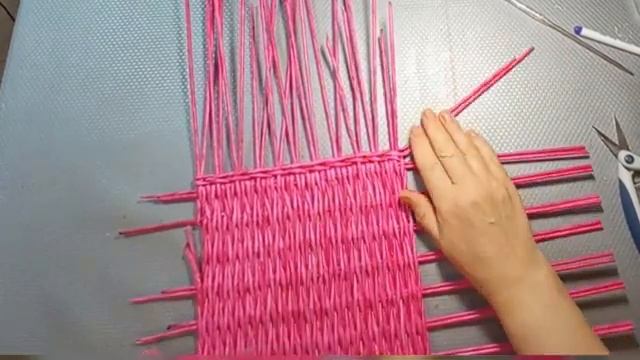 Органайзер малиновый из газетных трубочек. Часть 1. смотреть онлайн