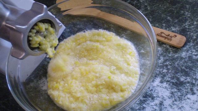 Кабачковая икра с майонезом и чесноком