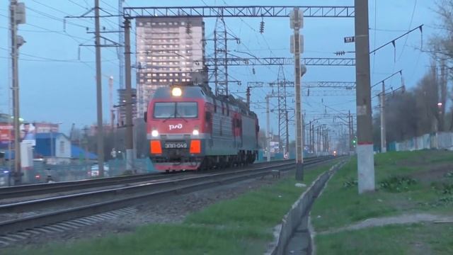 Сплотка электровозов ЭП1П049 + ЭП20065 следуют резервом, рзд. Зоологический Сад, 22 апреля 2021 г. смотреть онлайн