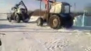2 трактора вытаскивают касемсот. С.Успенка