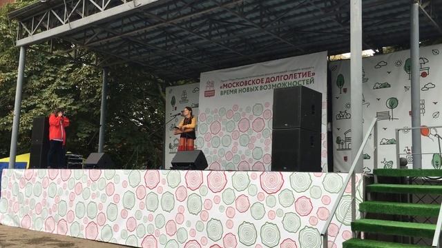 Лада Корнеева под гусли - Две песни на «Празднике урожая», Хамовники смотреть онлайн