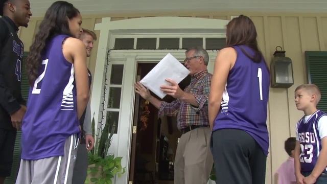 2015 SFA Basketball | Season Ticket Delivery смотреть онлайн