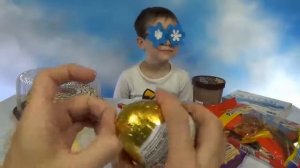 Макс угадывает сладости на вкус закрытыми глазами (удалённое видео)