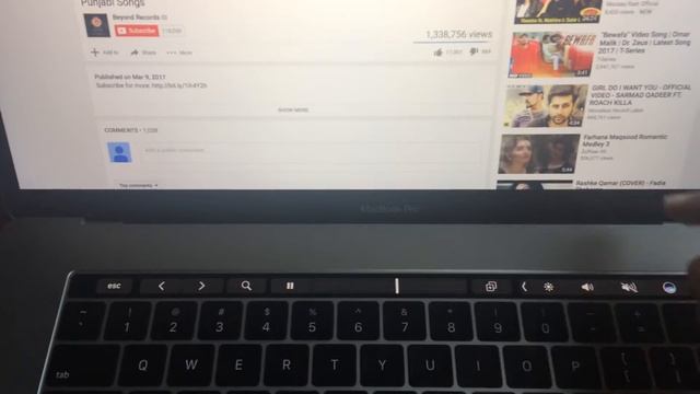 Using Macbook Pro Touch Bar - MLW82 - Impressive смотреть онлайн