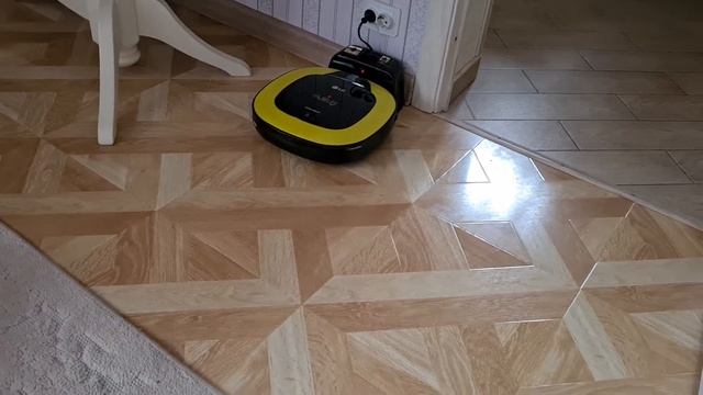 обзор робота-пылесоса LG HOM-BOT смотреть онлайн