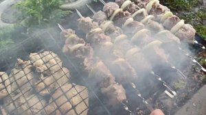 Шашлыки под дождем)