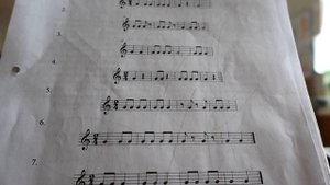 3. КАК РАЗВИТЬ ЧУВСТВО РИТМА? Стучим РИТМИЧЕСКИЕ ПАРТИТУРЫ. Уроки сольфеджио для НАЧИНАЮЩИХ