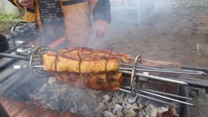 Свиные рёбрышки (с жирком) на вертеле.