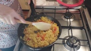 Перепелки фаршированные рисом и сухофруктами.