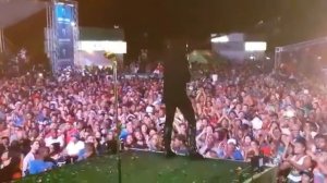 El jefrey el canta lindo en conciertos plaza Juan varón soló merengue