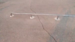 Учусь скользить по перилам на самокате (часть 1)