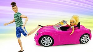 Челси в машине Барби! Смешные мультики про куклы для девочек - Игры в куклы