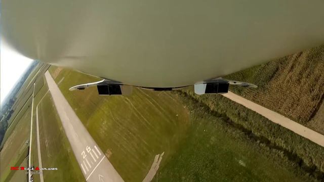 GIANT RC CONCORDE MAIDEN FLIGHT - ONBOARD FOOTAGE смотреть онлайн