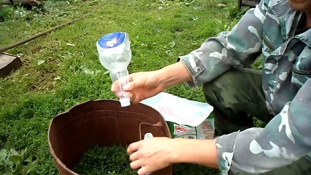 Засыпка стирального порошка в бутылки. смотреть онлайн