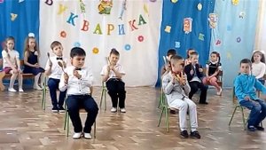 Танец мальчиков с ложками.