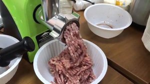 Фарш в мясорубке VITEK VT-3614