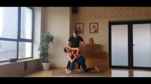 Паривритта Паршваконасана. Как выполнить позу правильно. Видео разбор позы