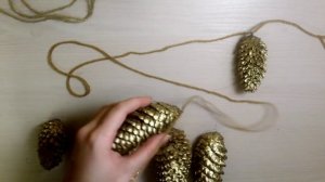 Гирлянда из шишек | Рождественский декор комнаты #1