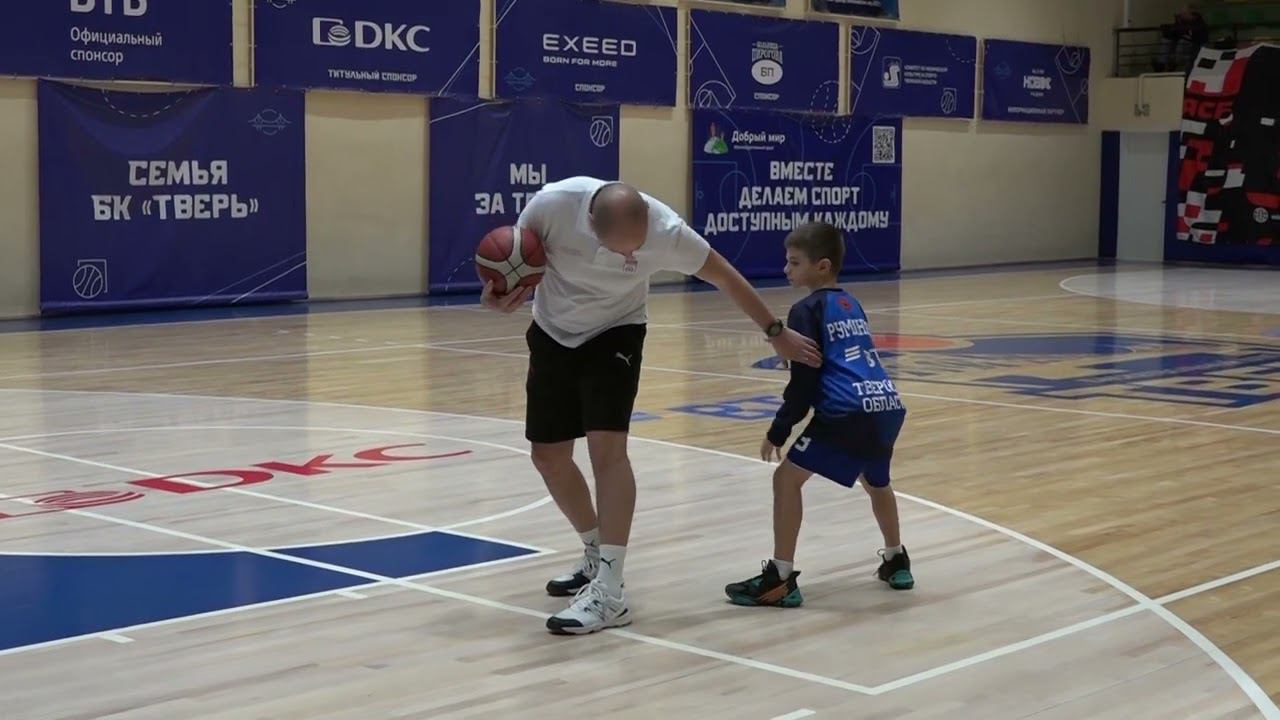 Ведение. Разворот через спину смотреть онлайн