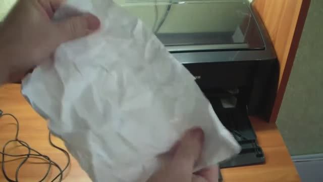 Принтер Canon. Печатает на рваной и мятой бумаге смотреть онлайн