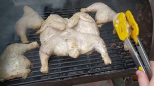 Цыплёнок табака на садже из бороны, курица и окорочка на гриле из бойлера.