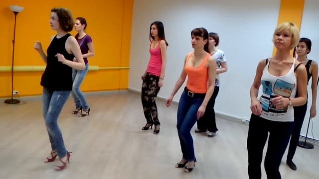 Женский стиль в кизомбе. Дарья Горбунова (школа танцев Boombox) смотреть онлайн