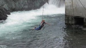 Прыжок с тарзанки на Чемальской ГЭС, Алтай