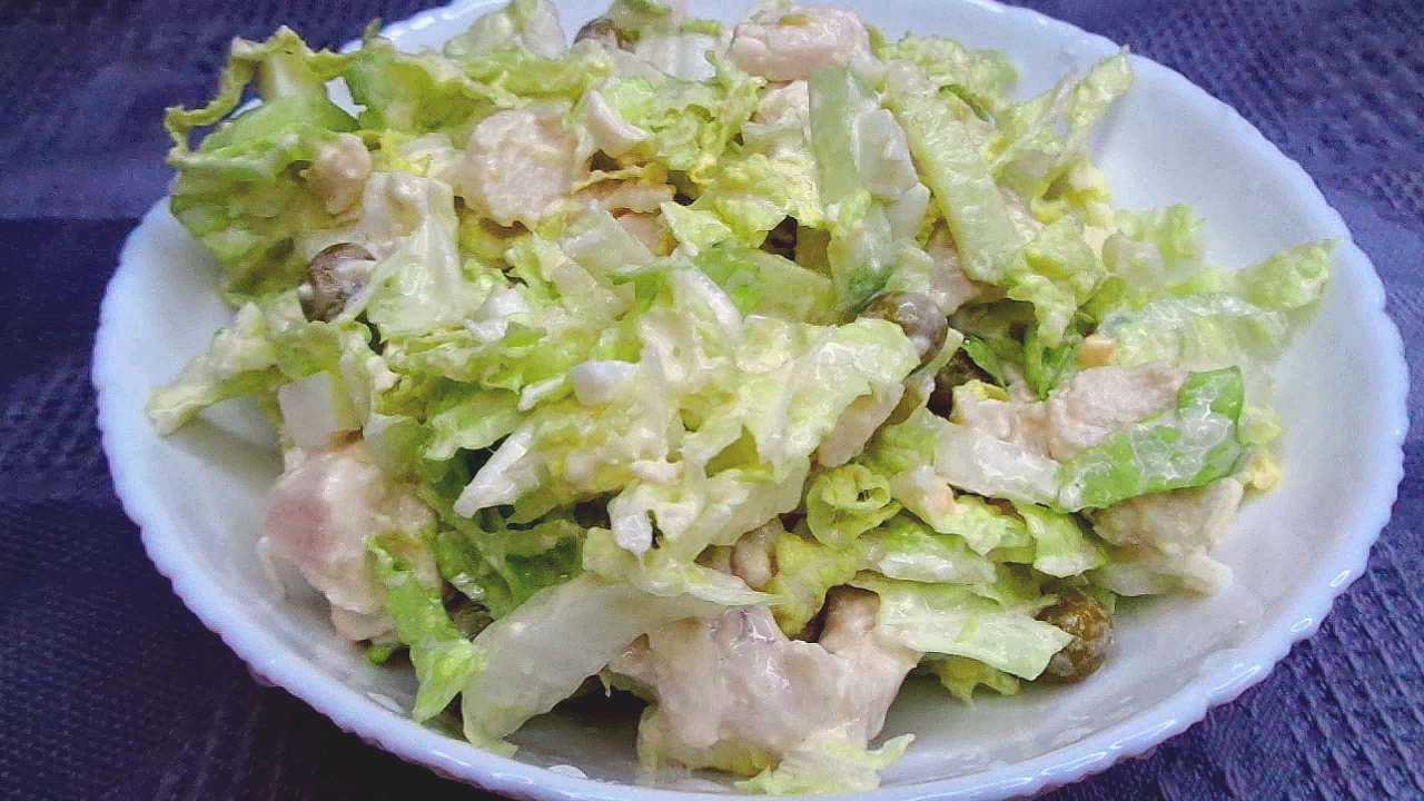 Вкусный зеленый салат с курицей