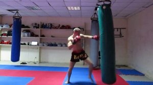Муай Тай работа на Мешке - Жесткая комбинация