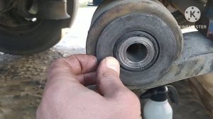 KRONE SD-27.Замена сайленблока полуресоры.