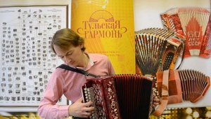 Гармонь "Заказная" цельнопланочная Фа мажор высокая