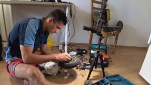 ?Как заменить подшипники на переднем колесе в домашних условиях на Ninebot Max g 30p?