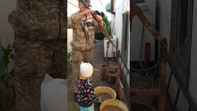 изготовление топливных брикетов из опилок и картона смотреть онлайн