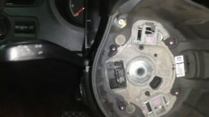 Снять руль и подушку безопасности на Фольксваген Поло ( Volkswagen Polo)