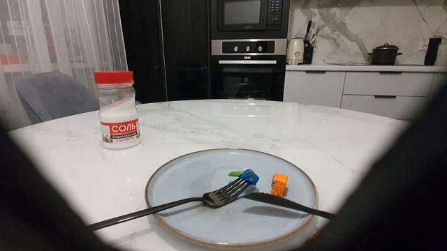 !ем пластилин ? новый ролик очень интересный! смотреть онлайн